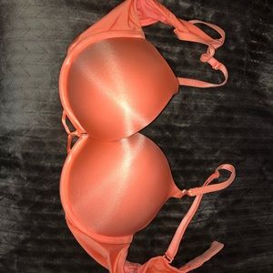 Victoria’s Secret bombshell